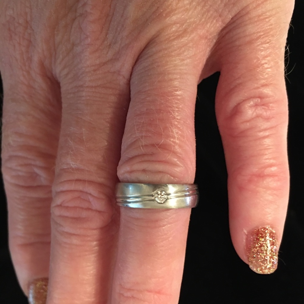 14k White gold diamond wedding band.